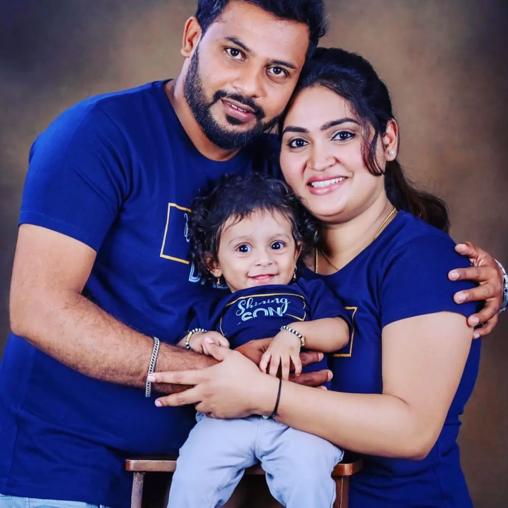 Dazzling Dad Marvellous Mom Shining Son Gorgeous Girl Matching Family T-Shirts - T Bhai